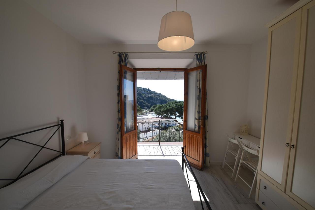 Appartamenti Cavoli - Vista Mare Con Terrazze, Clima E Posti Auto Spiaggia di Cavoli Kültér fotó