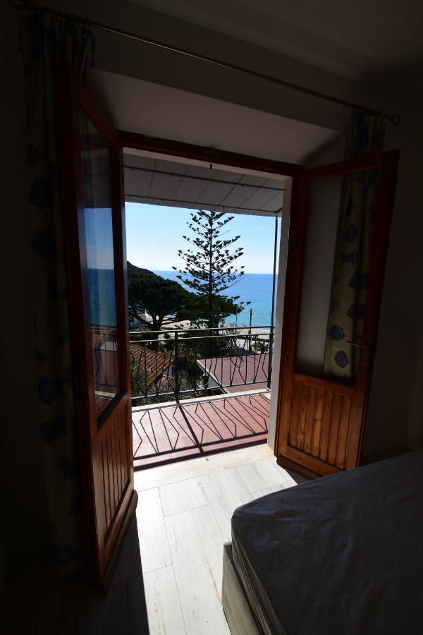 Appartamenti Cavoli - Vista Mare Con Terrazze, Clima E Posti Auto Spiaggia di Cavoli Kültér fotó