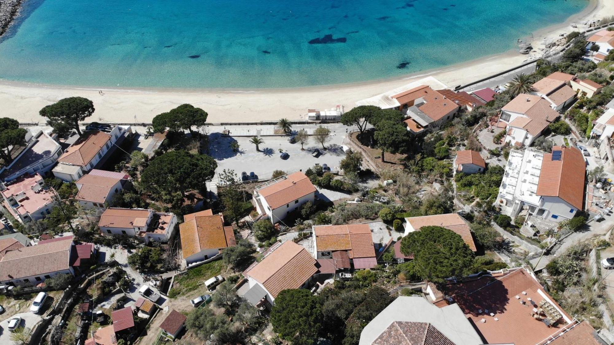 Appartamenti Cavoli - Vista Mare Con Terrazze, Clima E Posti Auto Spiaggia di Cavoli Kültér fotó