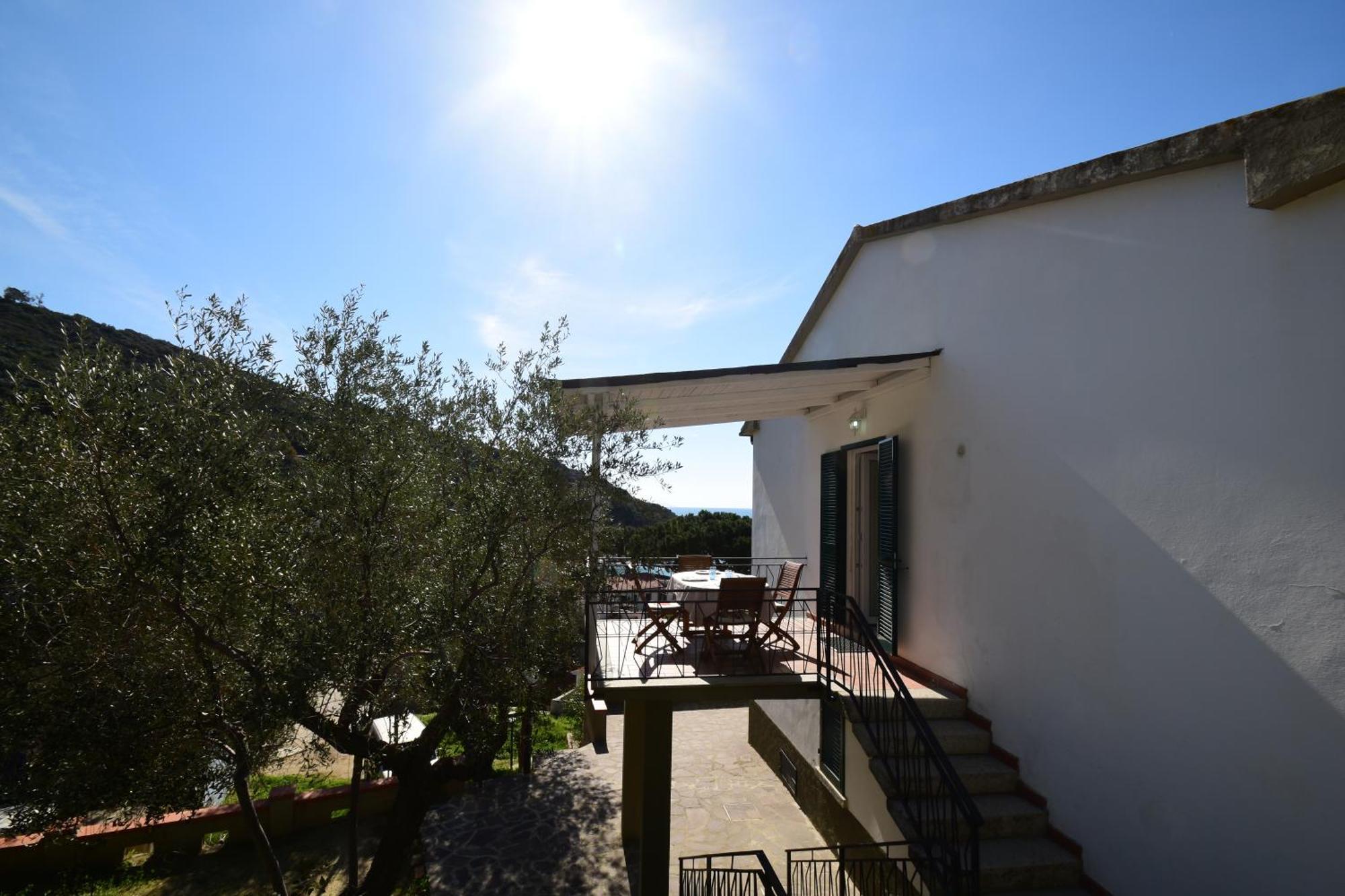 Appartamenti Cavoli - Vista Mare Con Terrazze, Clima E Posti Auto Spiaggia di Cavoli Kültér fotó