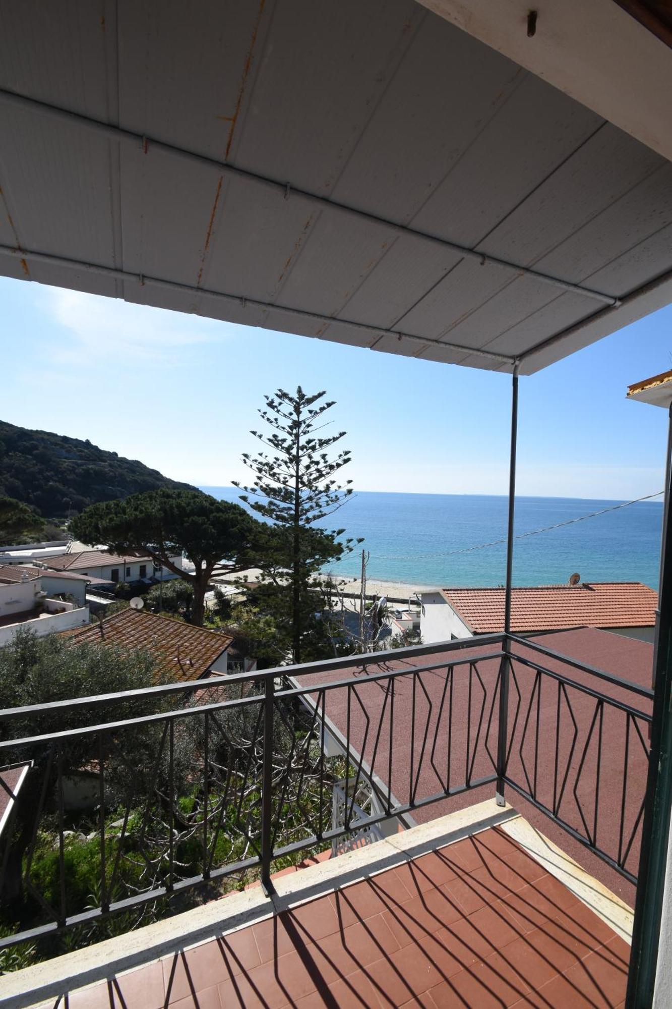 Appartamenti Cavoli - Vista Mare Con Terrazze, Clima E Posti Auto Spiaggia di Cavoli Kültér fotó
