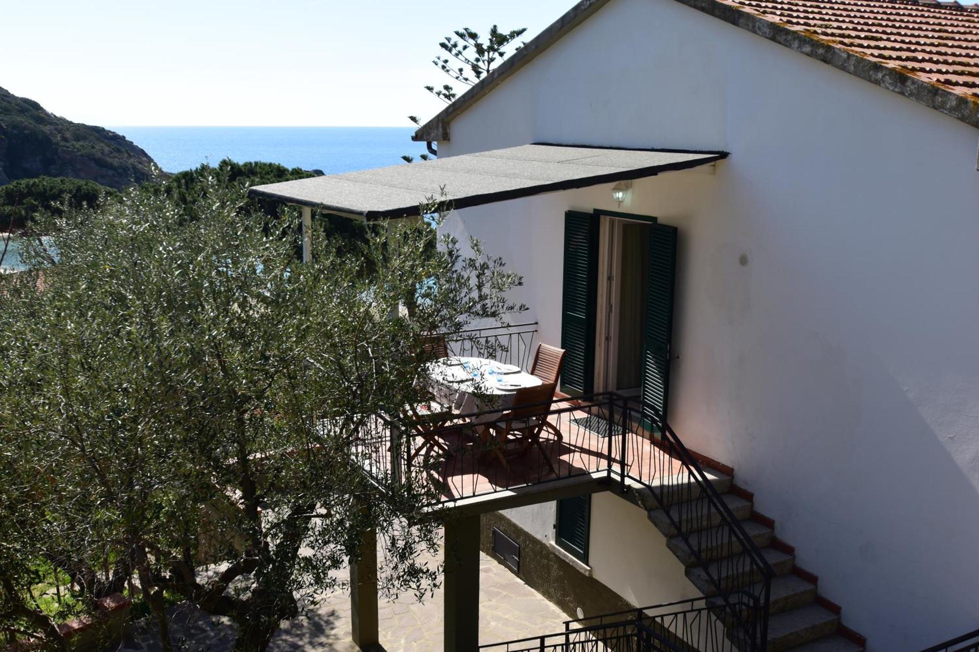 Appartamenti Cavoli - Vista Mare Con Terrazze, Clima E Posti Auto Spiaggia di Cavoli Kültér fotó
